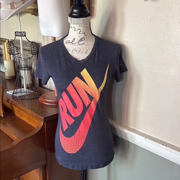 Nike RUN Dry Fit Graphic T-Shirt - Picture 2 of 4